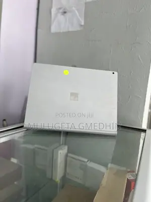 New Laptop Microsoft Surface 8GB Intel Core I5 SSD 256GB