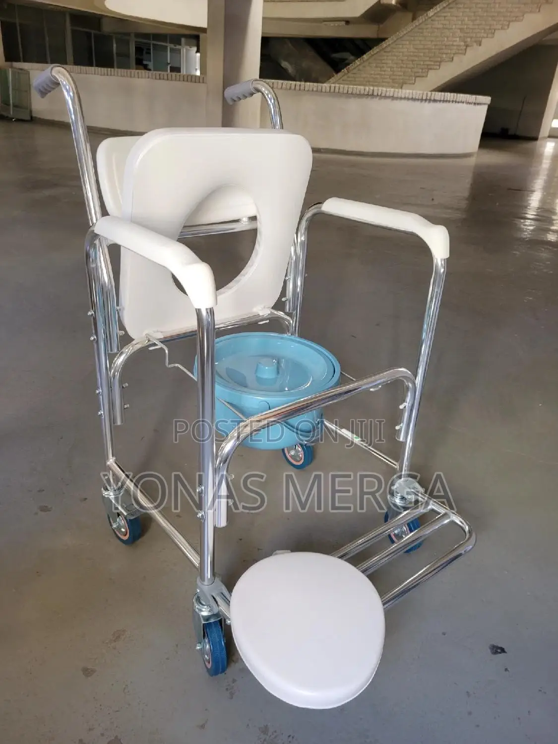 Multifunction Wheeled长toilet Commode Chair፵嫈bedside Commode