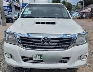 Toyota Hilux 2013 White