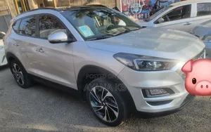 Photo - Hyundai Tucson 2019 Gold