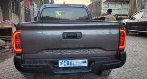 Toyota Tacoma 4dr Double Cab 2016 Gray