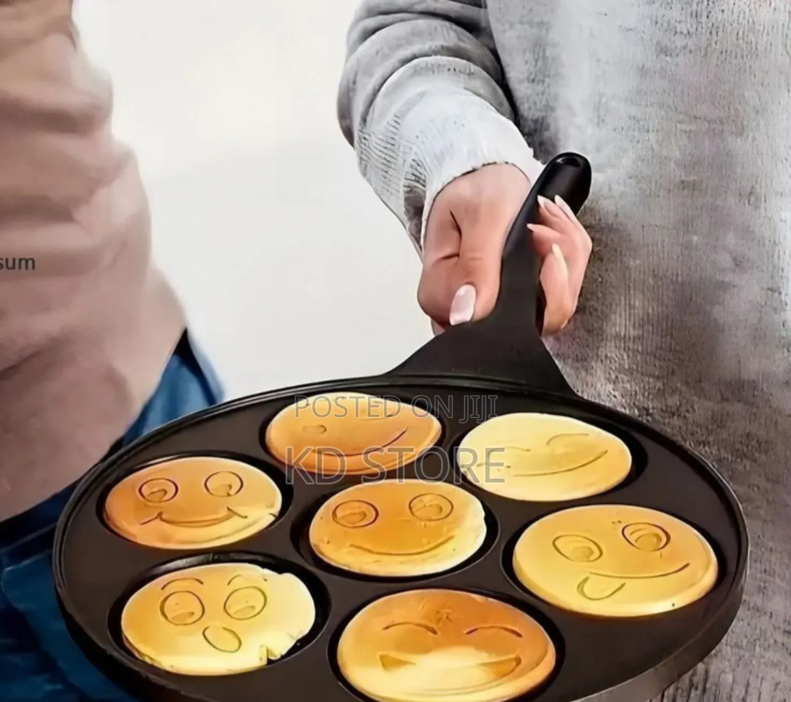  Momcoc Smiley Face Non Stick Pancake Pan 