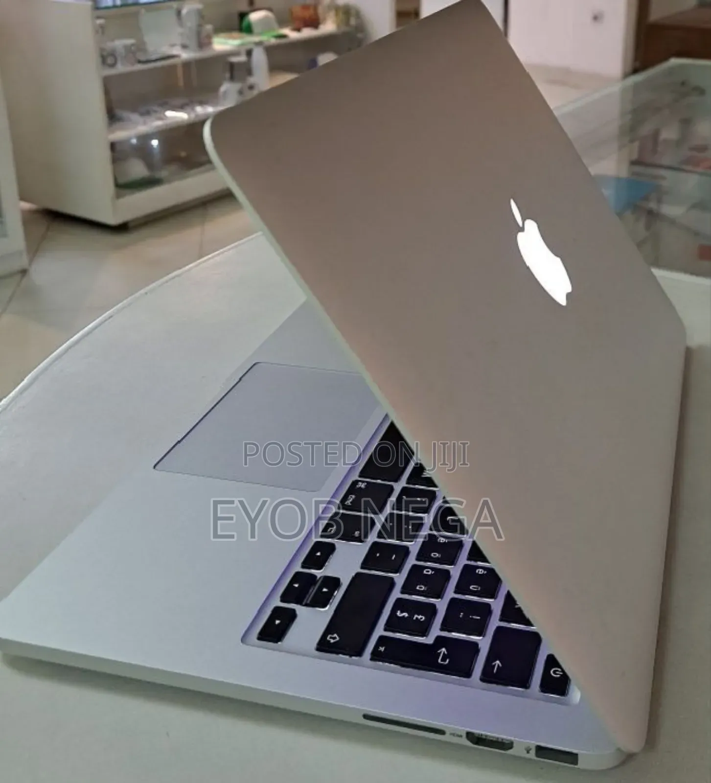 New Laptop Apple MacBook Pro 2015 8GB Intel Core I5 SSD 256GB