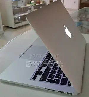 New Laptop Apple MacBook Pro 2015 8GB Intel Core I5 SSD 256GB