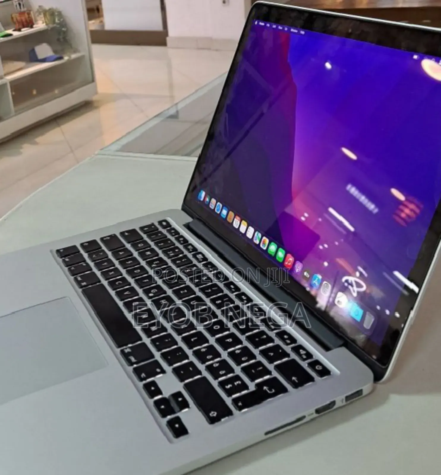 New Laptop Apple MacBook Pro 2015 8GB Intel Core I5 SSD 256GB