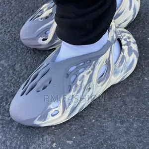 Photo - Adidas Yeezy Foam RNNR Multicolor