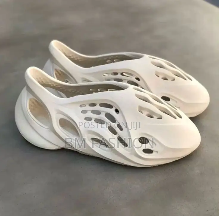 Adidas Yeezy Foam RNNR Creamy