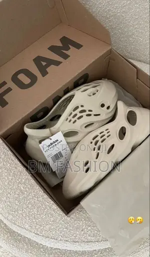 Adidas Yeezy Foam RNNR Creamy