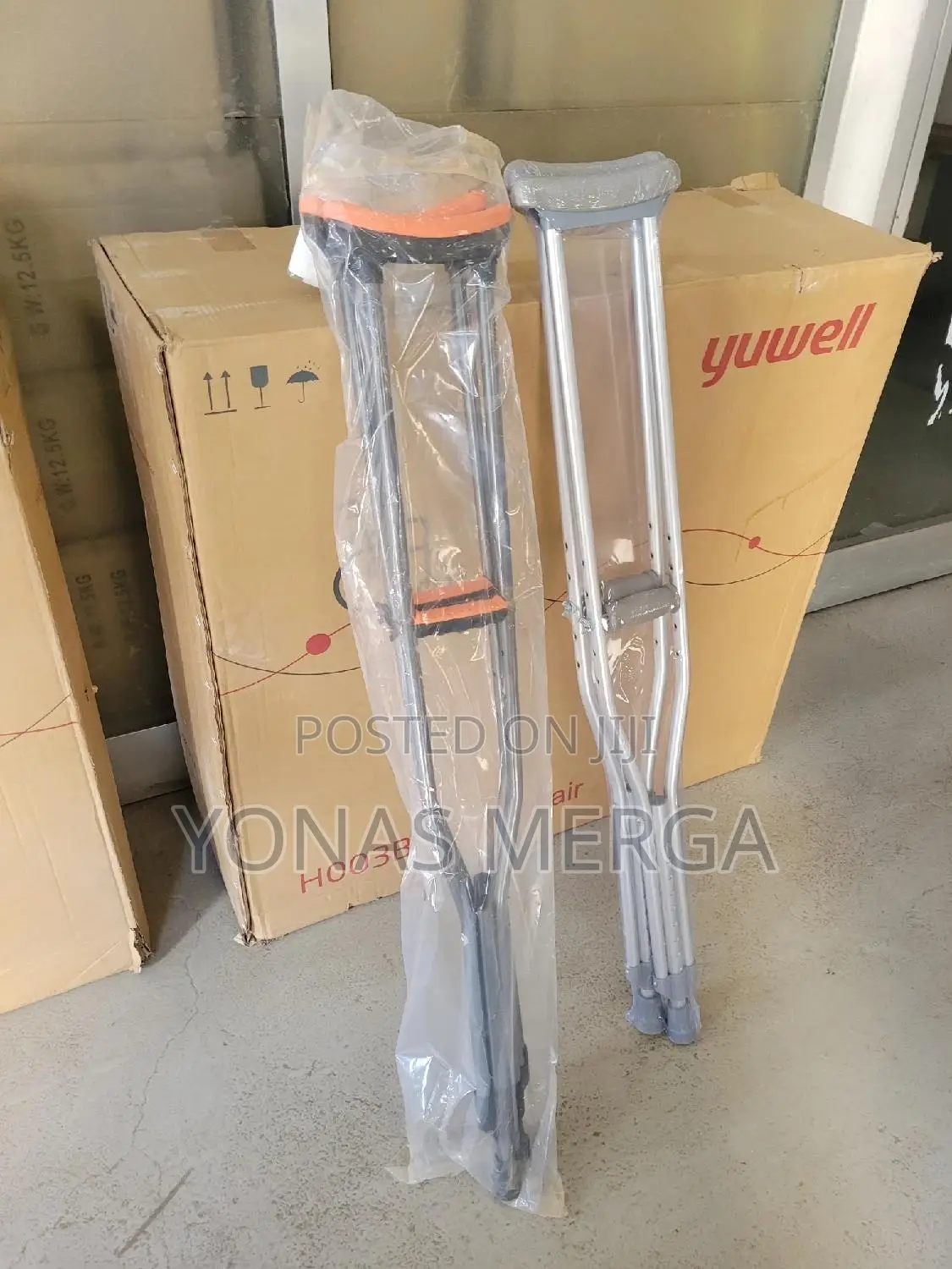 Packing List:2xfolding Crutches፸埼midili Underarm Crutches