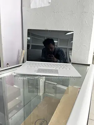 New Laptop Microsoft Surface 8GB Intel Core I5 SSD 256GB