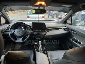 Toyota C-HR 2021 Blue