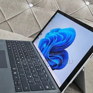 New Laptop Microsoft Surface 8GB Intel Core I7 SSD 256GB