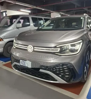 Photo - Volkswagen ID.6 2022 Gold