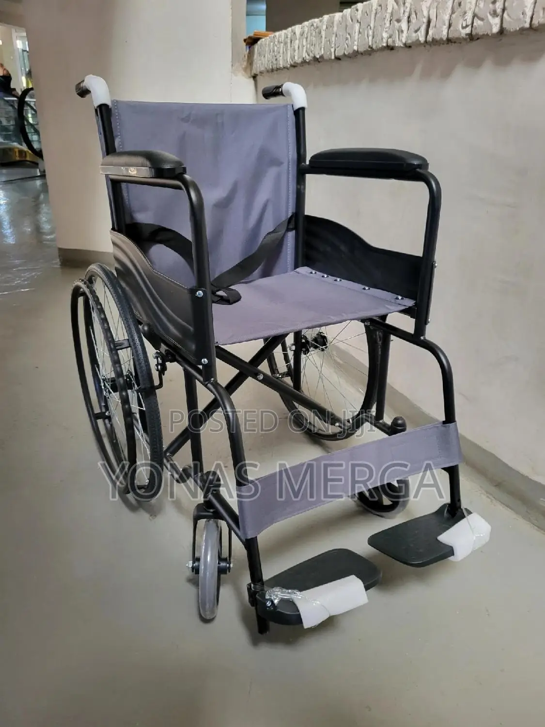 Wheelchair፭丄wheelchair_with Dual Break Sharp Black Colour