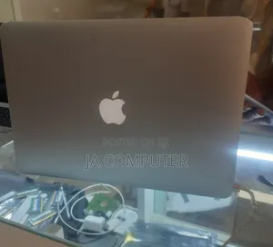 New Laptop Apple MacBook Air 2013 4GB Intel Core I5 SSD 128GB