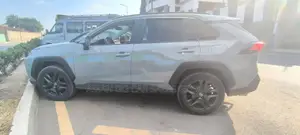 Photo - Toyota RAV4 2022 Green