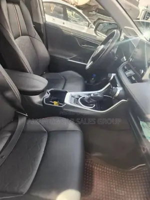 Toyota RAV4 2022 Green