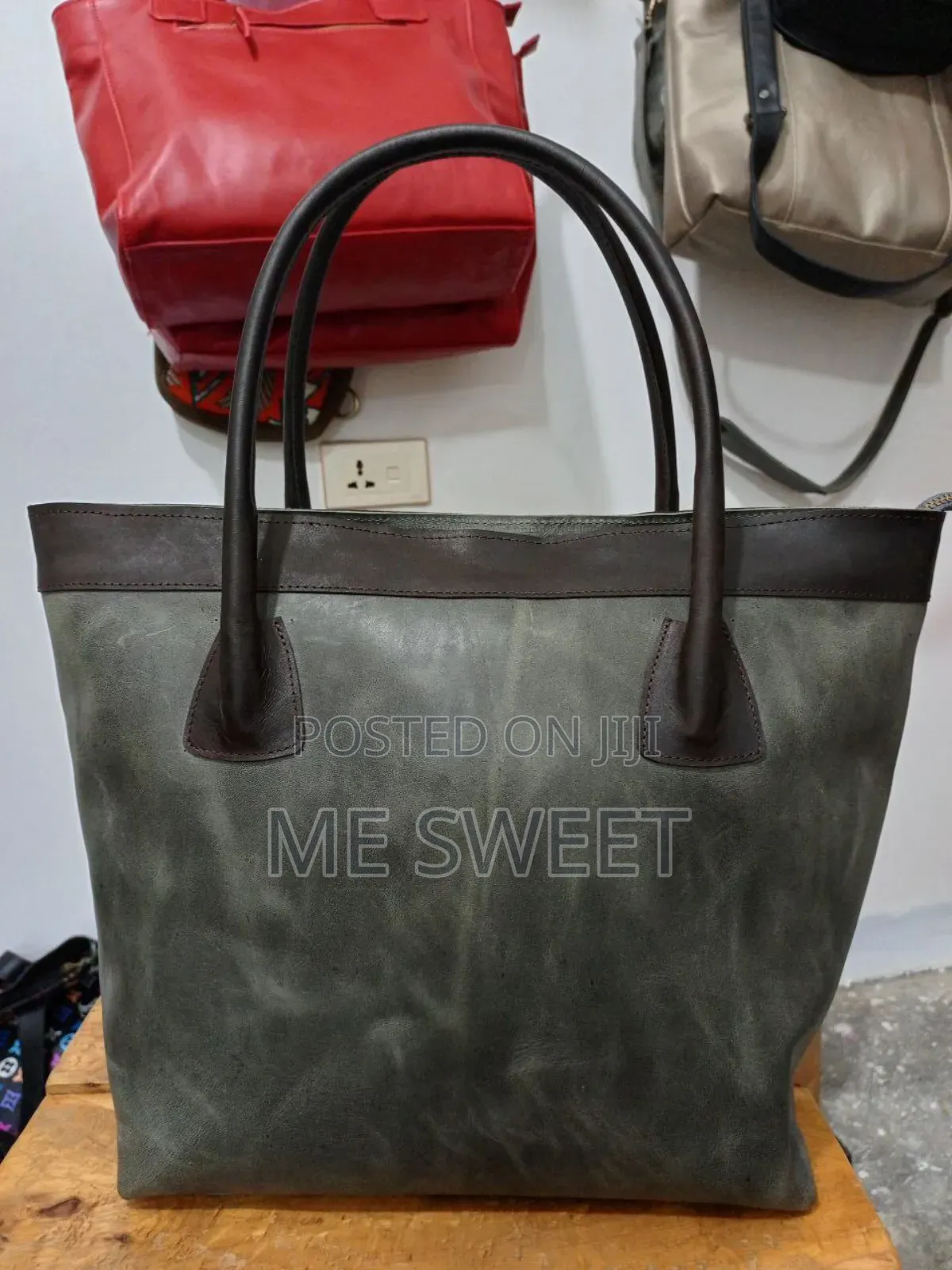 የሴቶች ንፁህ የሌዘር ቦርሳ