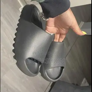 Photo - Adidas Yeezy Slides