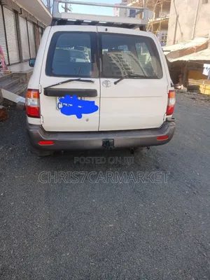 Toyota Land Cruiser 4x4 2005 White