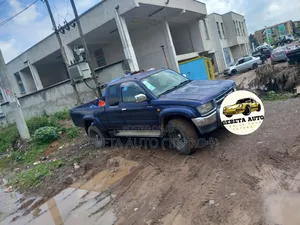 Toyota Hilux 2000 Blue