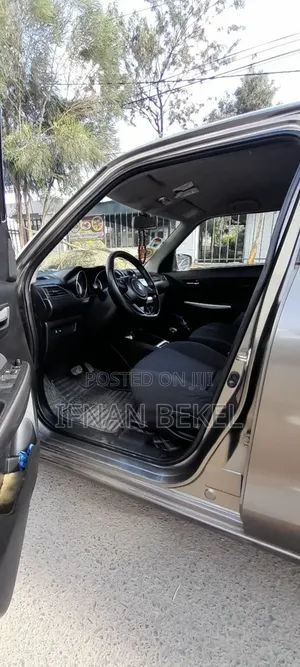 Suzuki Swift 2022 Gray