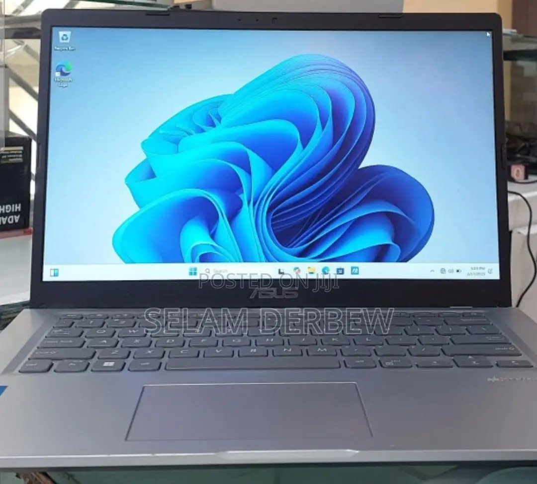 New Laptop Asus VivoBook 15 X505BA 8GB Intel Core I3 SSD 256GB