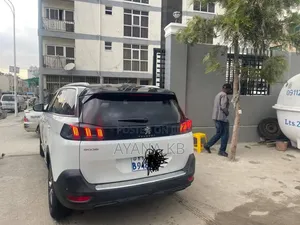 Peugeot 5008 2021 White