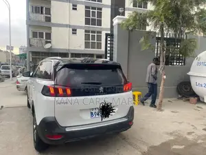 Peugeot 5008 2021 White