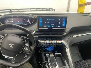 Peugeot 5008 2021 White