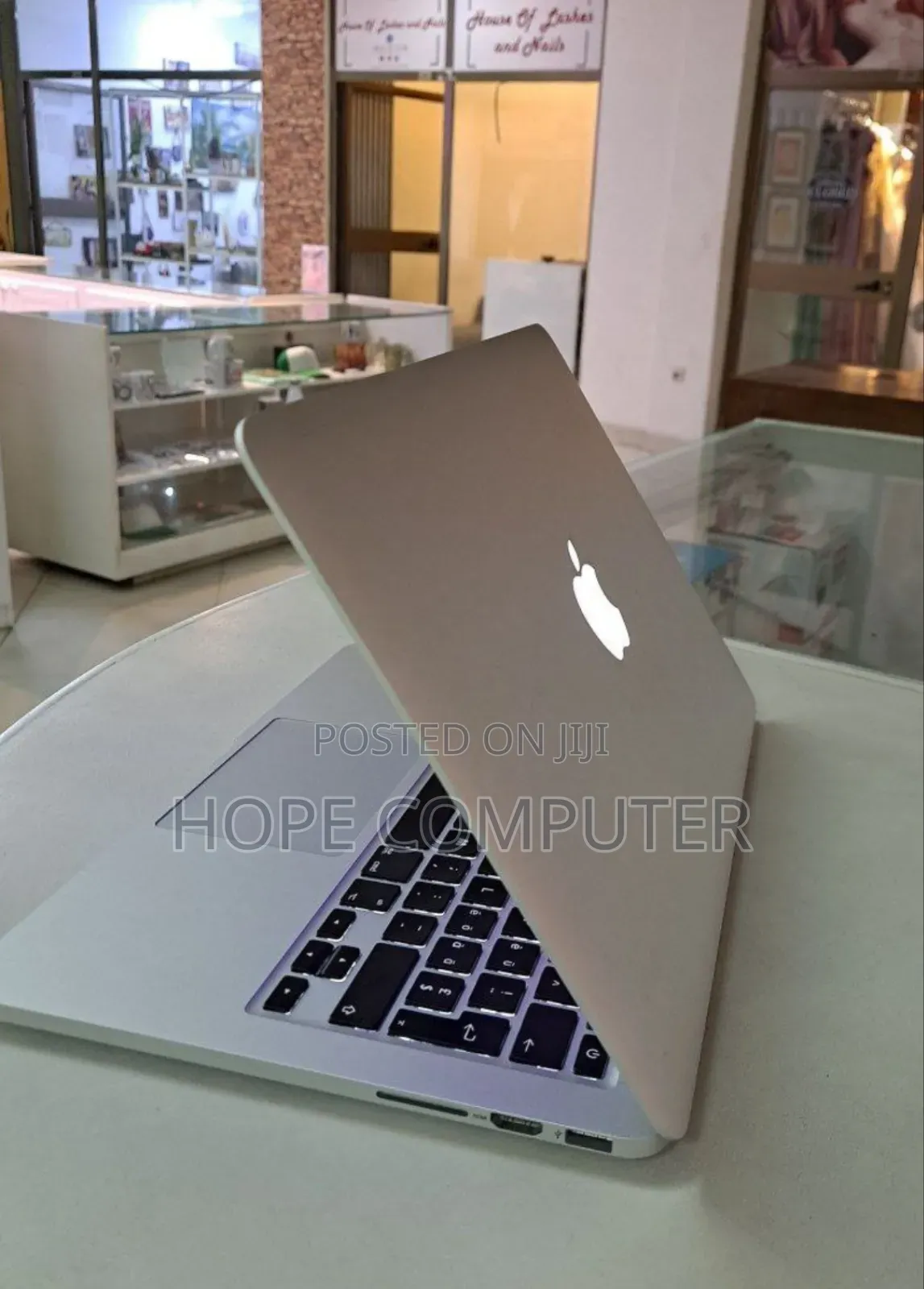 New Laptop Apple MacBook Pro 2015 8GB Intel Core I5 SSD 256GB