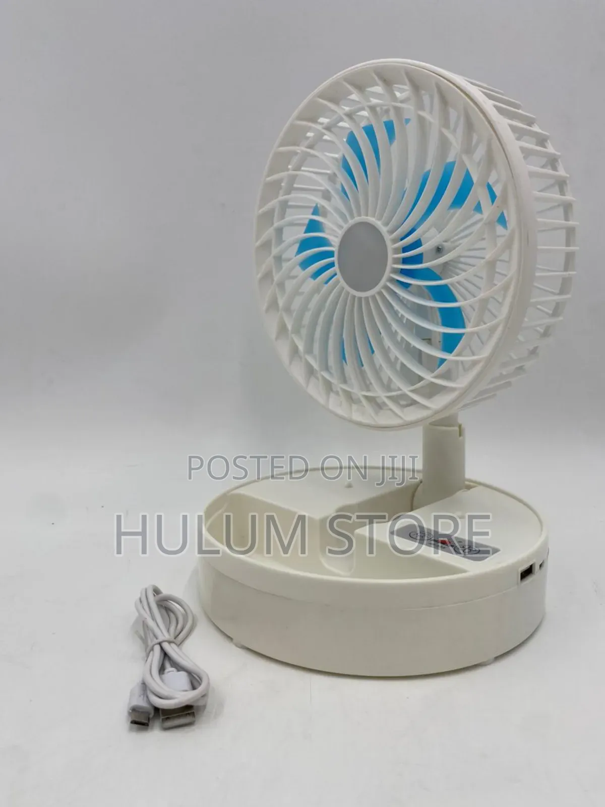 Rechargeable Foldable Table Fan Is a Handheld Fan