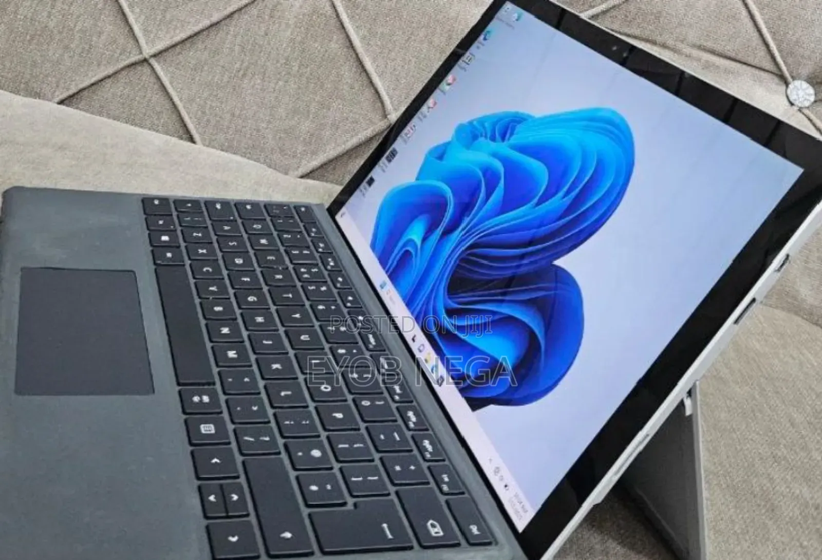 New Laptop Microsoft Surface 8GB Intel Core I7 SSD 256GB