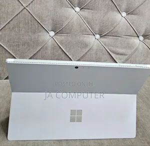 New Laptop Microsoft Surface 8GB Intel Core I7 SSD 256GB