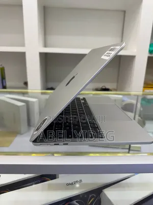 New Laptop Apple MacBook Air 2022 M2 8GB Apple M2 SSD 256GB