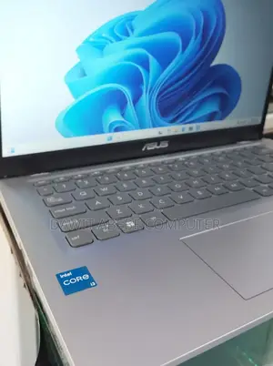 New Laptop Asus Vivobook 16 8GB Intel Core I3 SSD 256GB