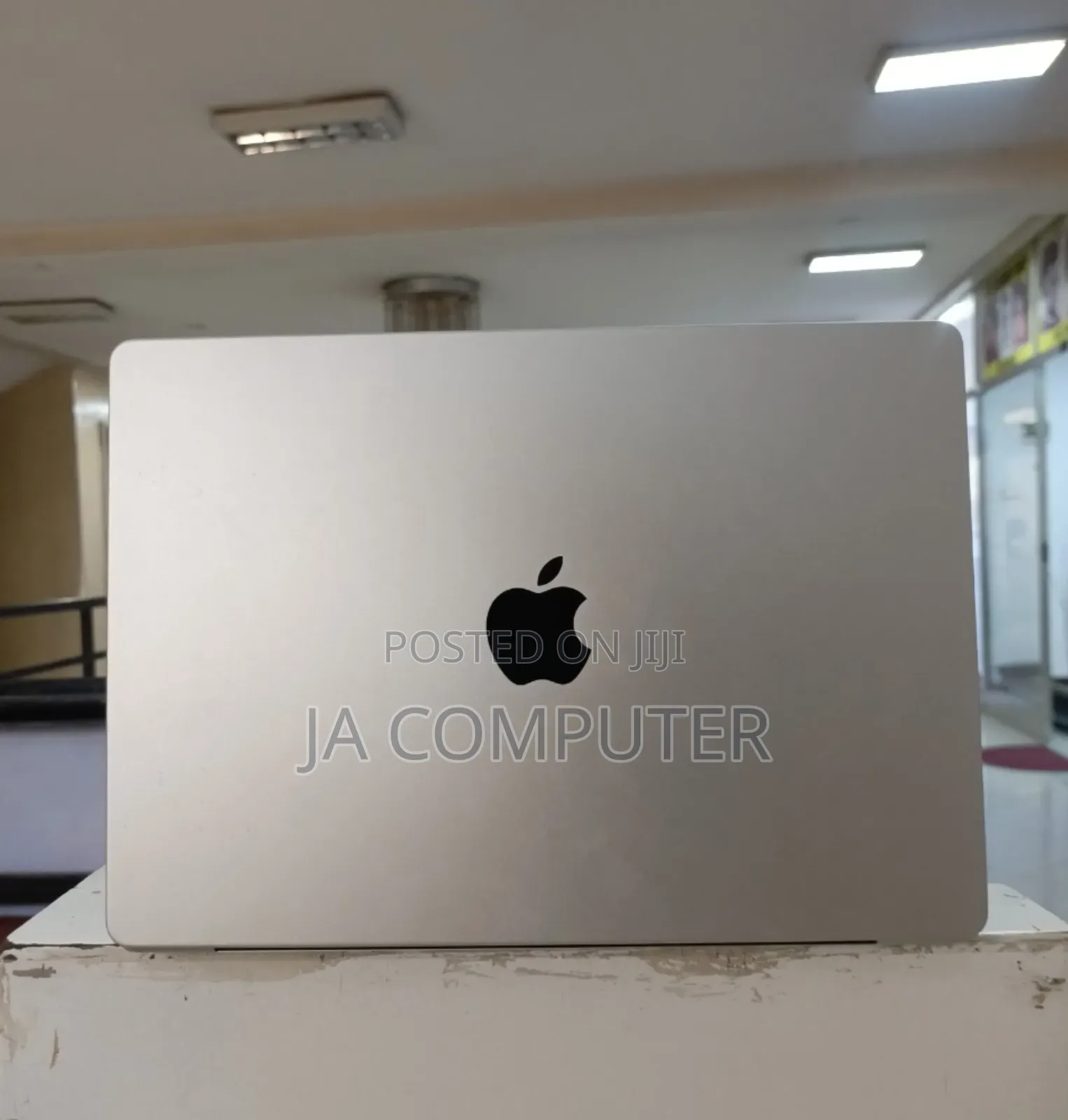 New Apple MacBook Pro 2023 M3 14-Inch 8GB Apple M3 Pro SSD 512GB