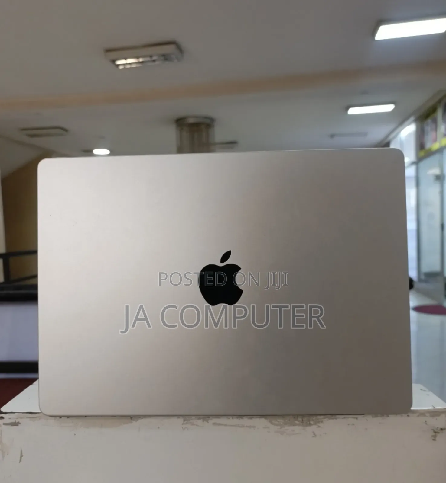 New Apple MacBook Pro 2023 M3 14-Inch 8GB Apple M3 Pro SSD 512GB