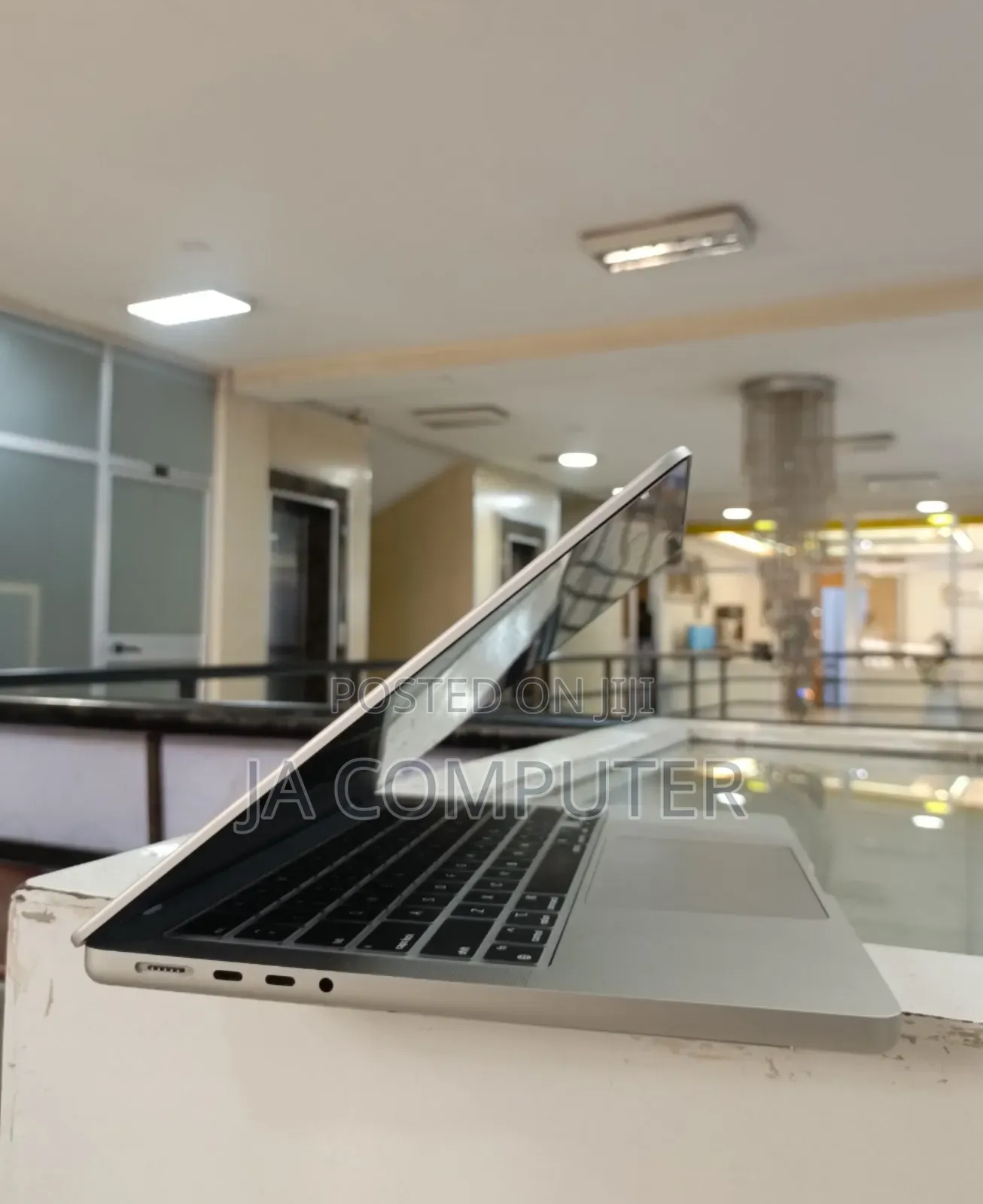 New Apple MacBook Pro 2023 M3 14-Inch 8GB Apple M3 Pro SSD 512GB