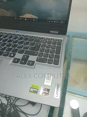 New Laptop Lenovo LOQ 15ARP9 24GB AMD Ryzen 7 SSD 512GB