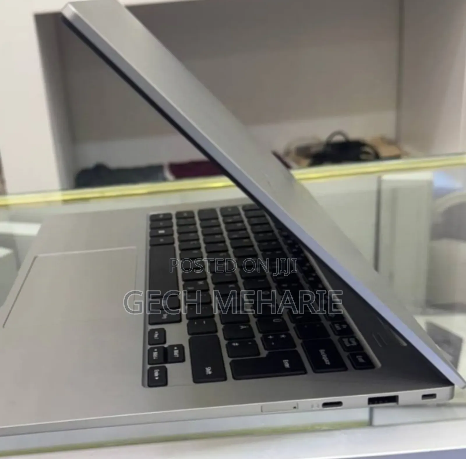 New Laptop Samsung 4GB Intel SSD 128GB