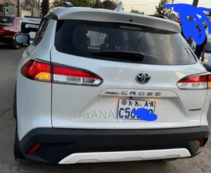 Toyota Corolla Cross Hybrid 2023 White