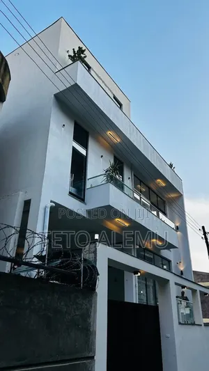 7bdrm House in የሚሸጥ ቤት መገናኛ ዳንጎቴ ቶፕ, Yeka for sale