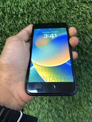 Apple iPhone SE (2020) 128 GB Black