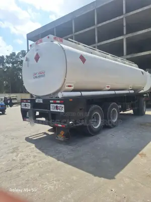 Cinotruck. Fuel. Tana. Botte