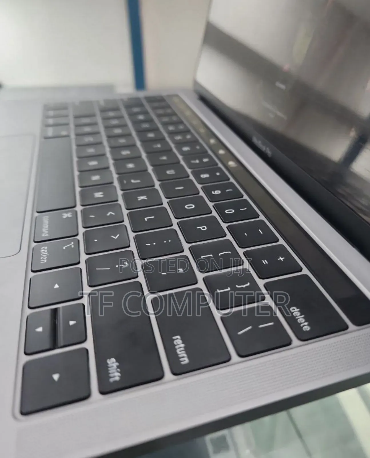 New Laptop Apple MacBook Pro 2019 8GB Intel Core I5 SSD 128GB