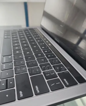 Photo - New Laptop Apple MacBook Pro 2019 8GB Intel Core I5 SSD 128GB