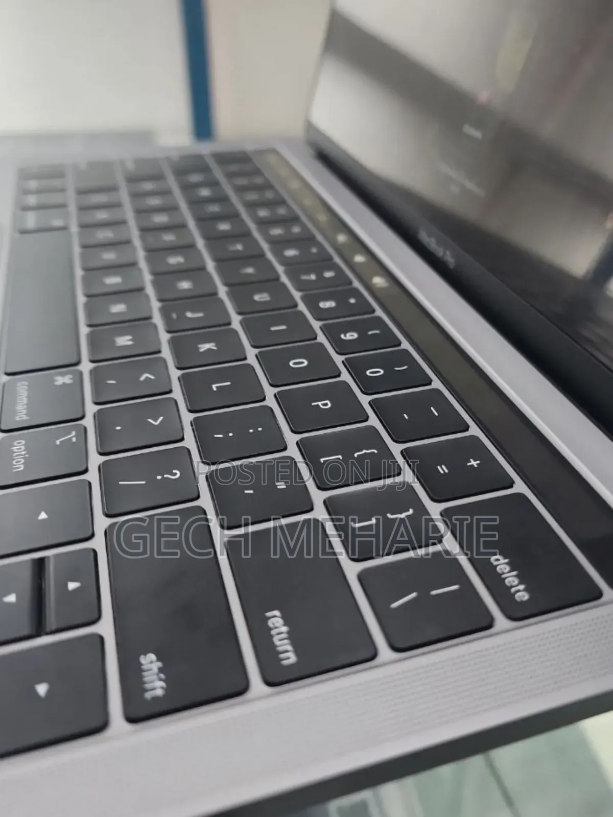 New Laptop Apple MacBook Pro 2019 8GB Intel Core I5 SSD 128GB