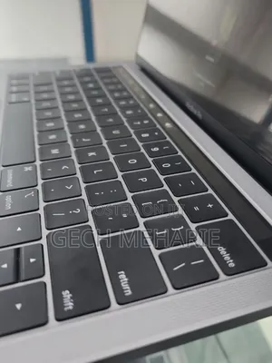 New Laptop Apple MacBook Pro 2019 8GB Intel Core I5 SSD 128GB