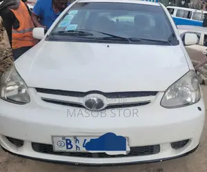 Photo - Toyota Platz 2005 White
